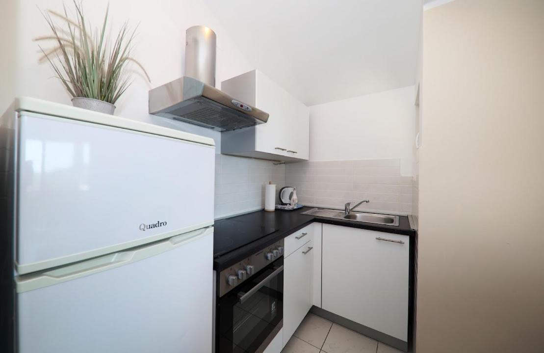 Apartments Kate Муртер Екстериор снимка