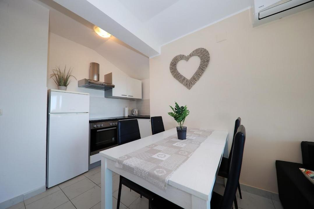 Apartments Kate Муртер Екстериор снимка